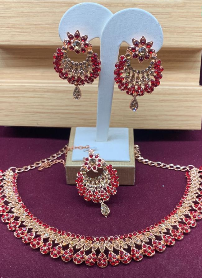 Red And Gold Adorable Diamond Studded Necklace Design