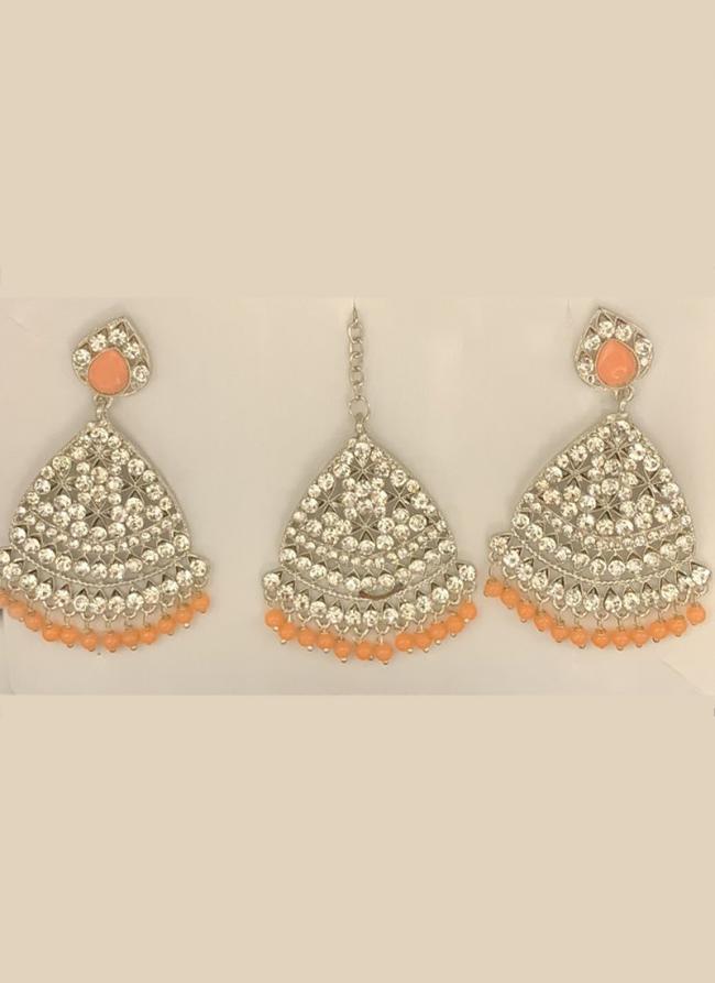 Peach Stone Studded Pasa Design Earrings With Maang Tikka