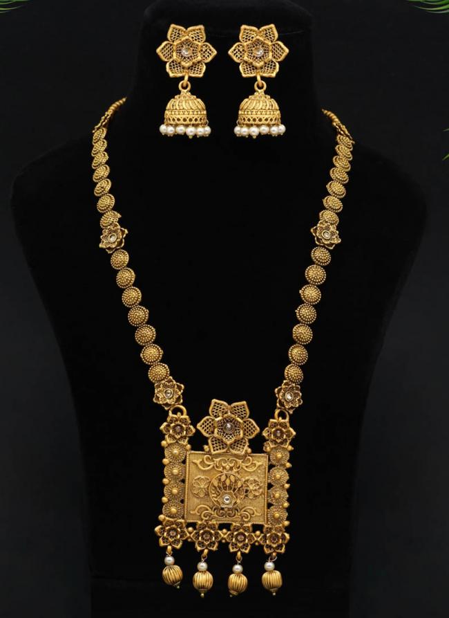 Golden Colour Antique Gold Kundan Pendant Set