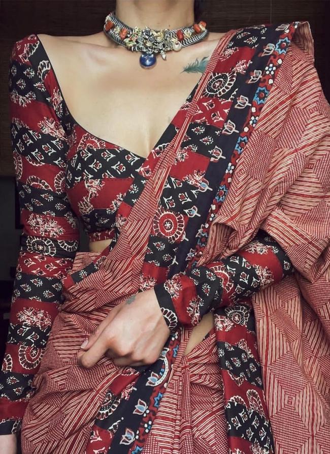Brown Mono Cotton Casual Wear Digital Printed Saree