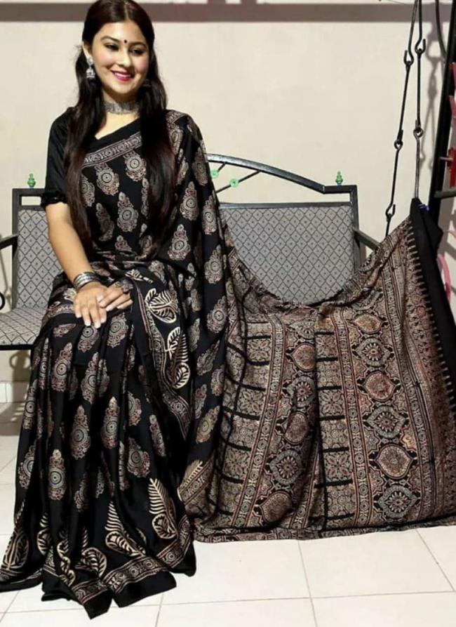 Dark Black Cotton Casual Wear Digital Printed  Saree