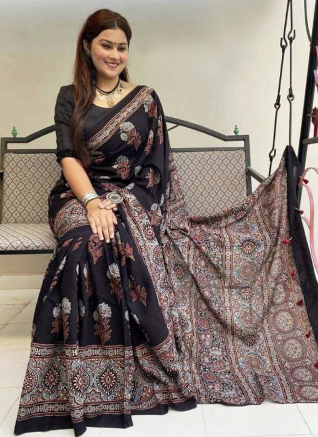 Light Black Cotton Casual Wear Digital Printed  Saree