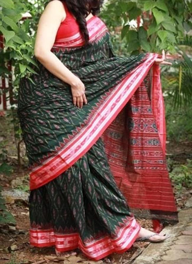 Green Red Linen Traditional Wear Digital Printed Saree