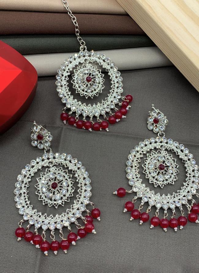 Maroon Stone Earrings With Maang Tikka