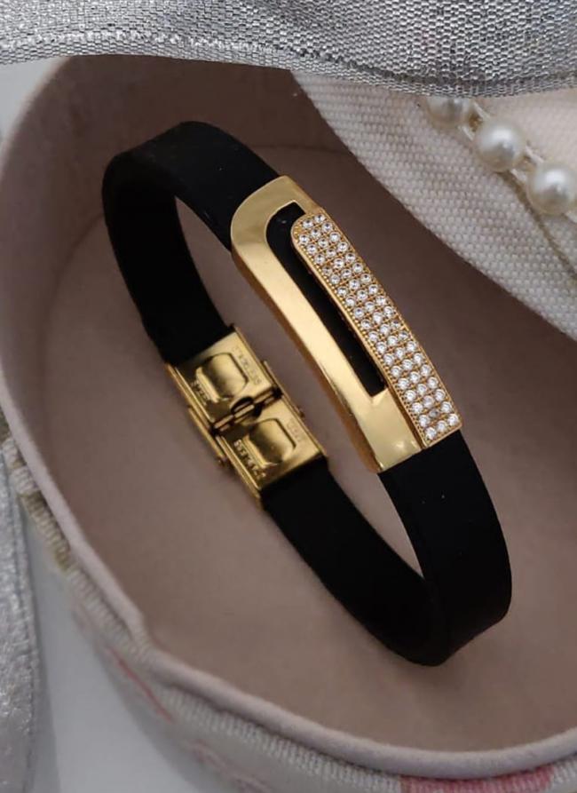 Latest Brass High Gold Plated Gents Leather Bracelet