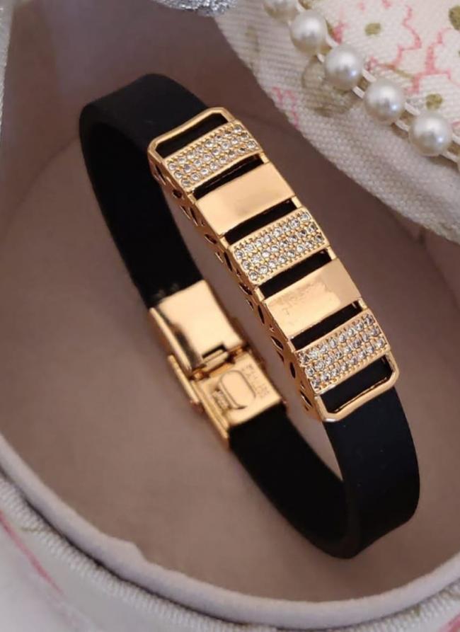Fabulous Brass High Gold Plated Gents Leather Bracelet