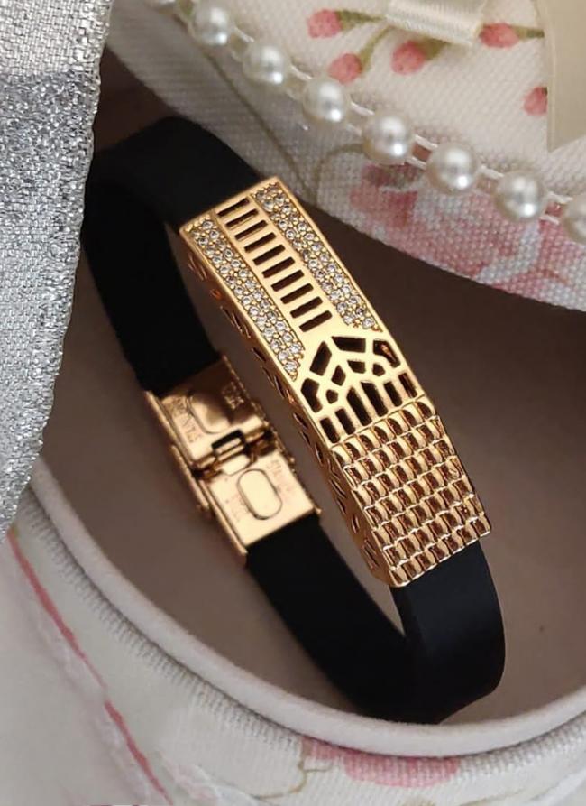 Stylish Brass High Gold Plated Gents Leather Bracelet