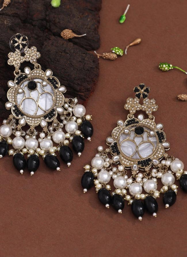   Party Wear  Black Colour Kundan Earrings