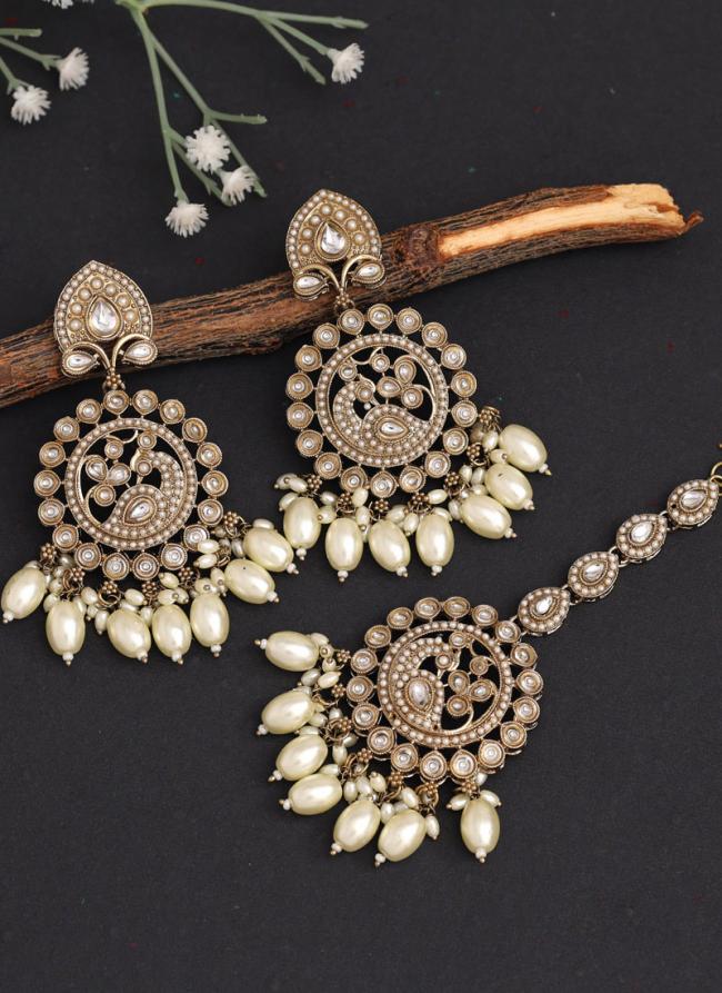   Wedding Wear  Gold Color Kundan Earrings With Maang Tikka